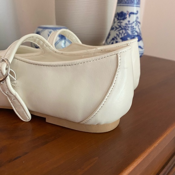 Forever 21 Cream Flats with Strap - Picture 4 of 7